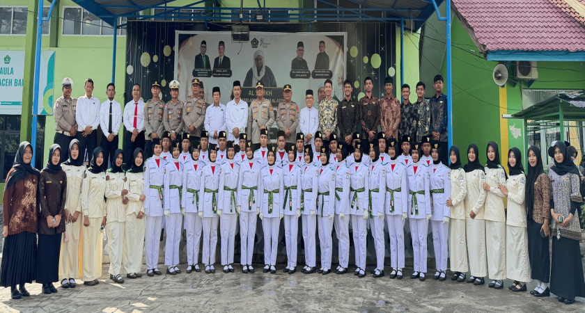 Kapolres Aceh Barat Hadiri Upacara Bendera di MAN 1 Aceh Barat, Beri Motivasi dan Peusijuk Paskibra